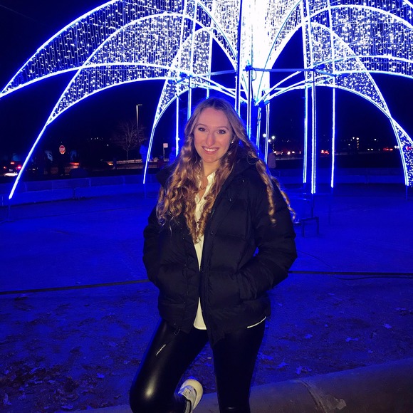 Meet your Posher, Naomi - Picture 1 of 1